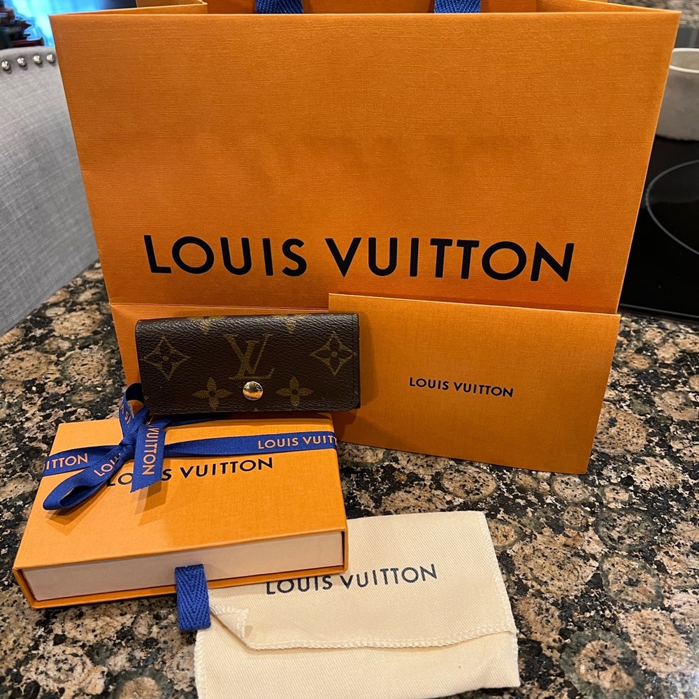 Louis Vuitton 4 key holder